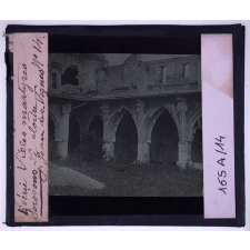 Villes martyres. Soissons. Le cloître St Jean des Vignes.