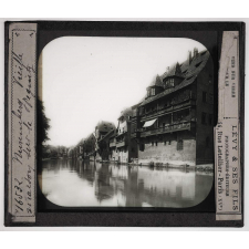 Allemagne du Sud. Nuremberg. Vieille maison sur la Pegnitz.