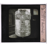 La Broderie. Chasuble à histoires.