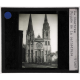 La Touraine et l'Orléanais. Chartres. Façade de la cathédrale.