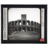 Midi de la France. Arles. Les Arènes, extérieur. 