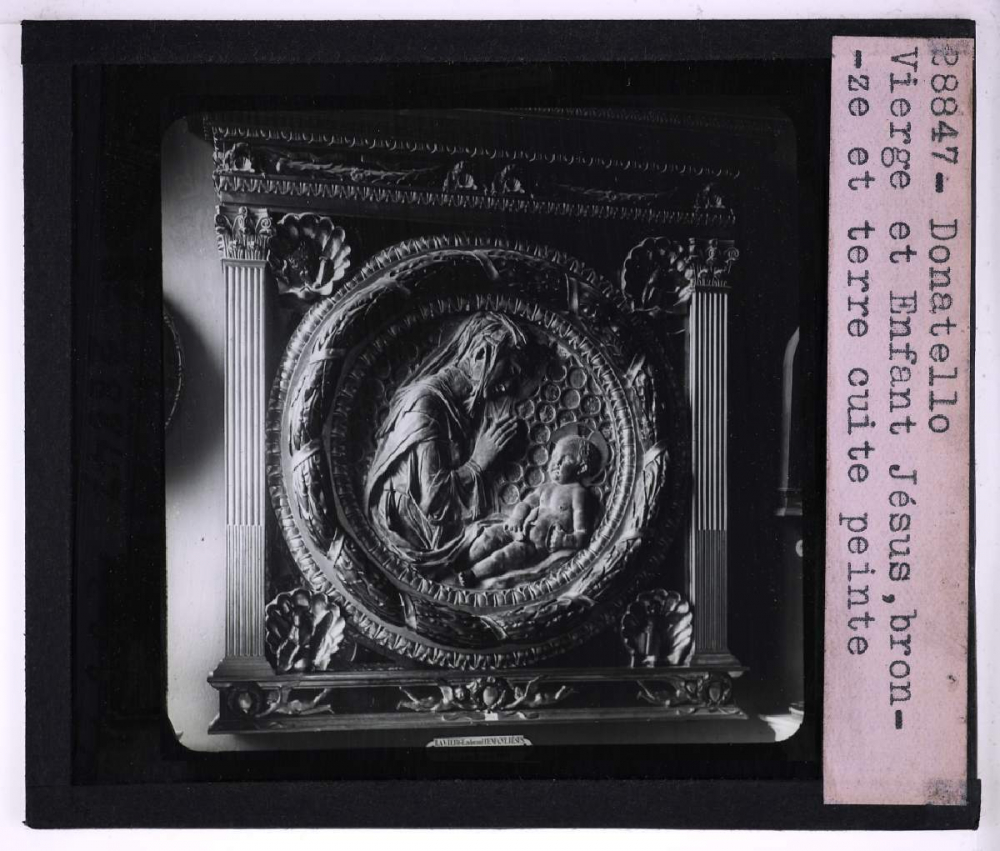 Œuvres des musées parisiens. Donatello, Vierge et Enfant Jésus, bronze et terre cuite peinte. 