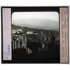 Sicile. Taormina. L'Etna. Vue prise du théâtre romain.