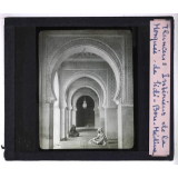 L'Art arabe. Tlemcen : Intérieur de la mosquée de Sidi-Bou-Médine.