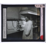 Sérothérapie. Préparation des divers sérums de l'Institut Pasteur de Paris. Filtrage des cultures, préparation de toxine.