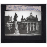 Berlin. Bismarck Denkmal und Reichstag. Monument de Bismarck & Reichstag.