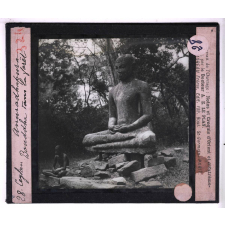 Les Sanctuaires de l'Inde. Ceylan. Anuradhapura, Bouddha dans la forêt.