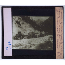 La Guerre de montagne dans les Dolomites (août 1915 - avril 1916). Transport d'une pièce sur une nouvelle route en Cadore.
