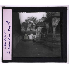 Les Sanctuaires de l'Inde. Ahmedabad. Intérieur d'un temple.