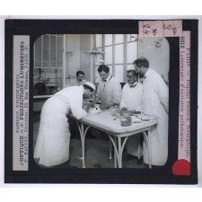 Un Hôpital moderne. Hôpital Pasteur (Services annexes). Sérothérapie. Laboratoire d'anatomie pathologique.