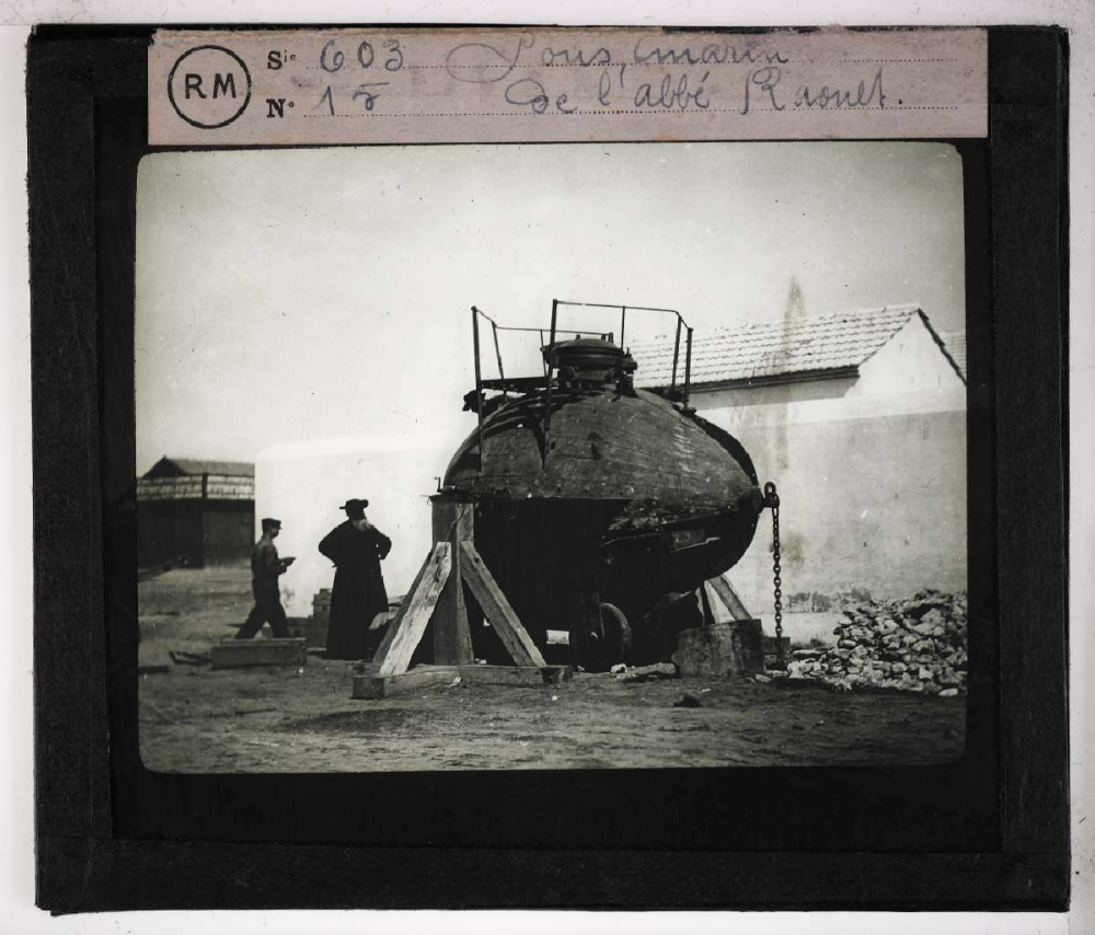 La Pêche et la culture de l'éponge. Sous-marin de l'abbé Raoult.