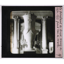 La Manufacture de porcelaine de Sèvres. Période de 1850-1878. Grand vase de Nicole.