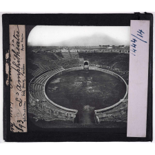 Naples. Pompéi. L'amphithéâtre (gladiateurs, bêtes féroces, arène, ave Cesar).