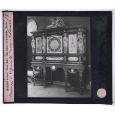L'Art français des origines à 1800 - d'après les collections du Petit Palais (Exposition universelle de 1900). II. XVIIe et XVIIIe siècles. Armoire à bijoux de Marie Antoinette.