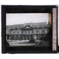 L'Architecture au XVIIIe siècle en France. Cour des Archives.