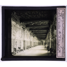 Les Châteaux en France. Fontainebleau. Galerie de François 1er.