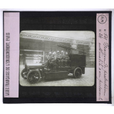 Les Pompiers. Fourgon de protection automobile avec personnel.