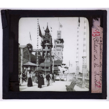 La Rue des nations et la berge de la rive gauche de la Seine à l'exposition universelle de 1900. Palais de la Suède.