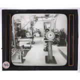 The Singer Building. Atelier de mécanique dans les sous-sols.