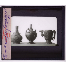 Art français (VIe-XVIe s.). Rétrospective. Faïences rustiques françaises XVe.