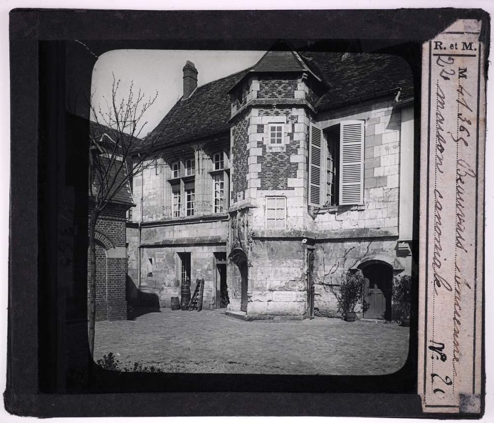Europe pittoresque. Beauvais. Ancienne maison canoniale.