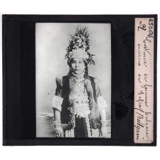 La Bulgarie. Costume de femme bulgare, environs de Sofia.