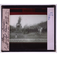 L'Alsace-Lorraine en 1918. Maréchal Pétain assiste au défilé des troupes sur l'esplanade.