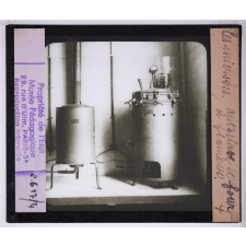 Les Microbes. Autoclave et four à flamber.