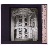 Les Châteaux historiques français. Chambord. Escalier.