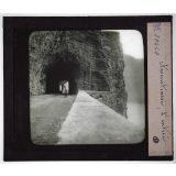Suisse, montagnes, lacs. Axenstrasse, l'entrée.