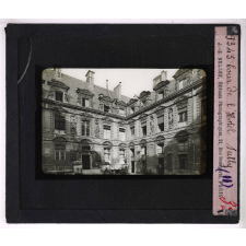 L'Architecture au XVIIe siècle en France. Cour de l'hôtel Sully.