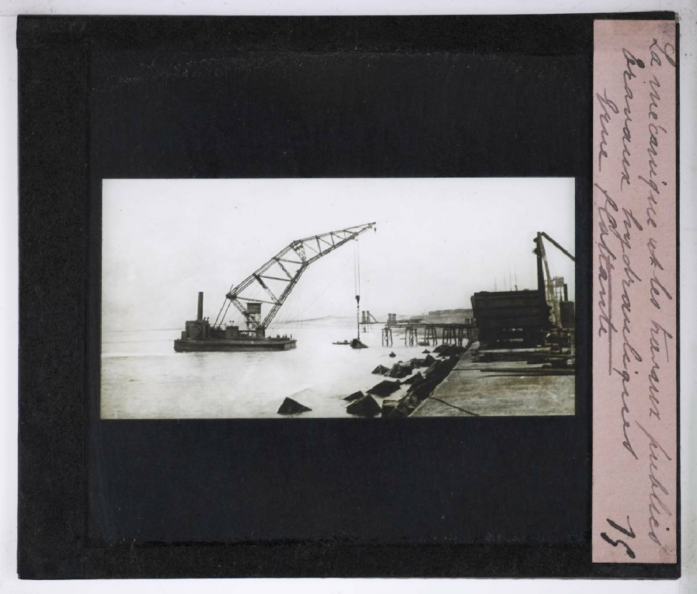 La Mécanique et les travaux publics. Travaux hydrauliques, grue flottante.