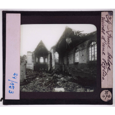 Le Front belge, les dunes, l'Yser. Ruines d'une église.