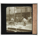Comment on construit une maison. Fondation, fabrication du béton pour les puits.