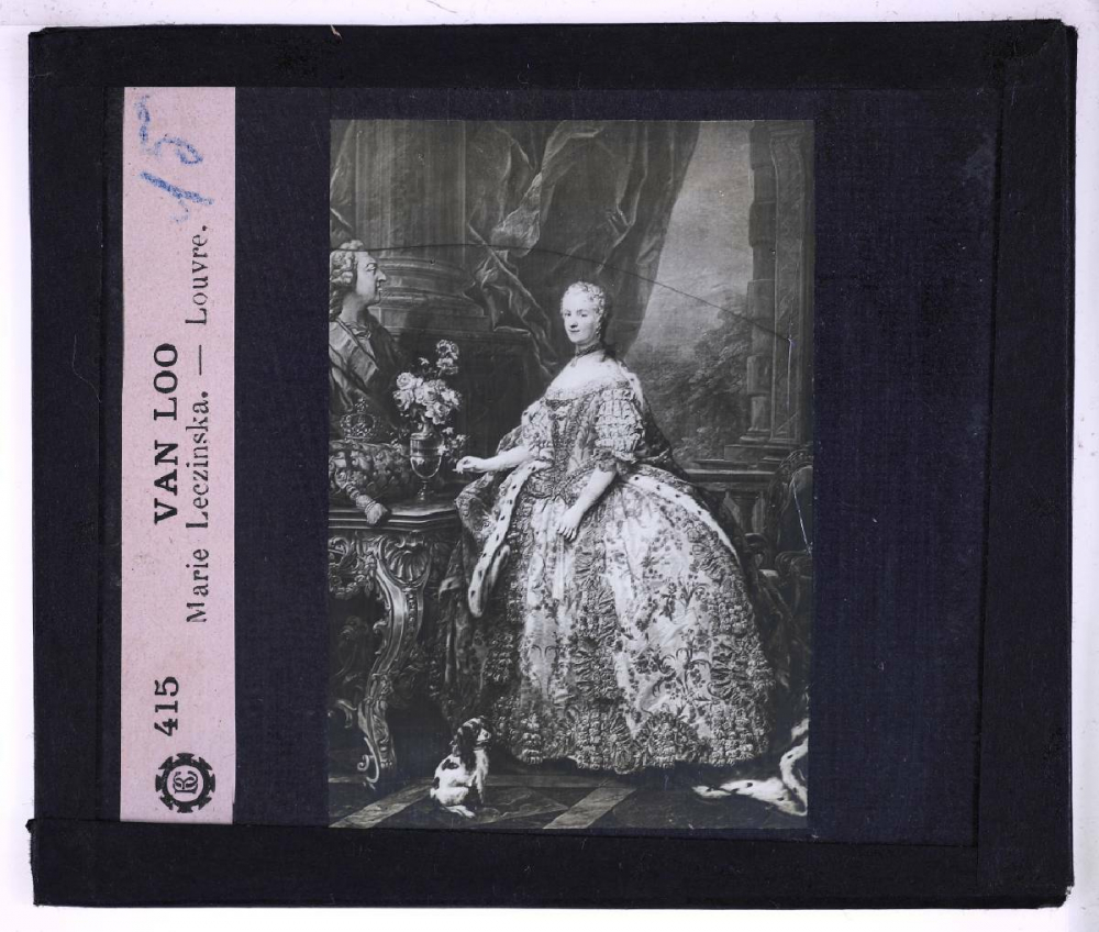 Le Costume aux XVIIè et XVIIIè siècles. Van Loo. Marie Leczinska. Louvre.