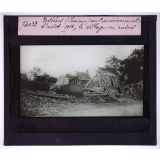 Les Civils pendant la guerre. Estrées (Somme) au commencement d'août 1916, le village en ruine.