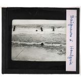 Les Plages. Baigneurs à Houlgate.