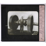 La Puissance de la mécanique moderne. Les grands engrenages des puissantes machines-outils.