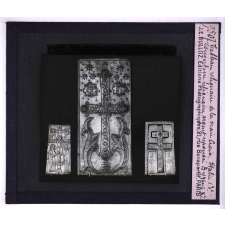 Galerie d'Apollon. Tableau reliquaire de la vraie Croix, Italie 13e. Couverture reliquaire argent repoussé, Byzance Xe.