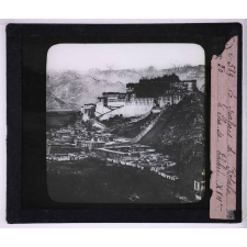 Le Bouddhisme. Le palais du Potala à Lha-sa. Thibet XVIIème.
