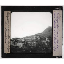 Les Régions naturelles des Alpes du Dauphiné. Village du Carre sur la rive droite de l'Isère.