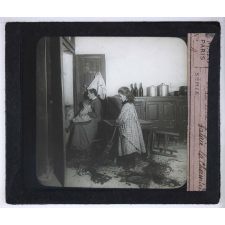 Madeleine écolière. Madeleine balaie la chambre.
