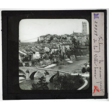 Suisse, les villes. Fribourg : Le vieux pont et la ville basse.