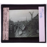 Guerre 1914-1918. Champs de bataille. Boyau creusé dans les ruines d'Estrées.