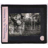 Les Ruines d'Angkor. Cariatides de la terrasse royale.