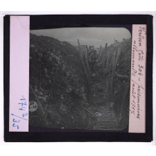 Guerre 1914-1918. Champs de bataille. Verdun Côte 304, prisonniers allemands août 1917.