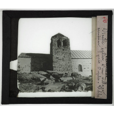 Le Caucase. Vieille église d'un village arménien, près Ouplis-Tikhé.