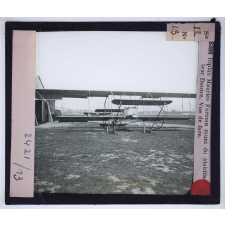 Quelques types nouveaux d'aéroplanes. Biplan Maurice Farman muni du stabilisateur Doutre. Vue de face.