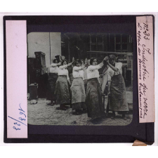 L'Effort des femmes britanniques pendant la guerre. Industrie du verre.