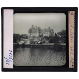 Les Environs de Paris. Pierrefonds. Le château et le lac. 
